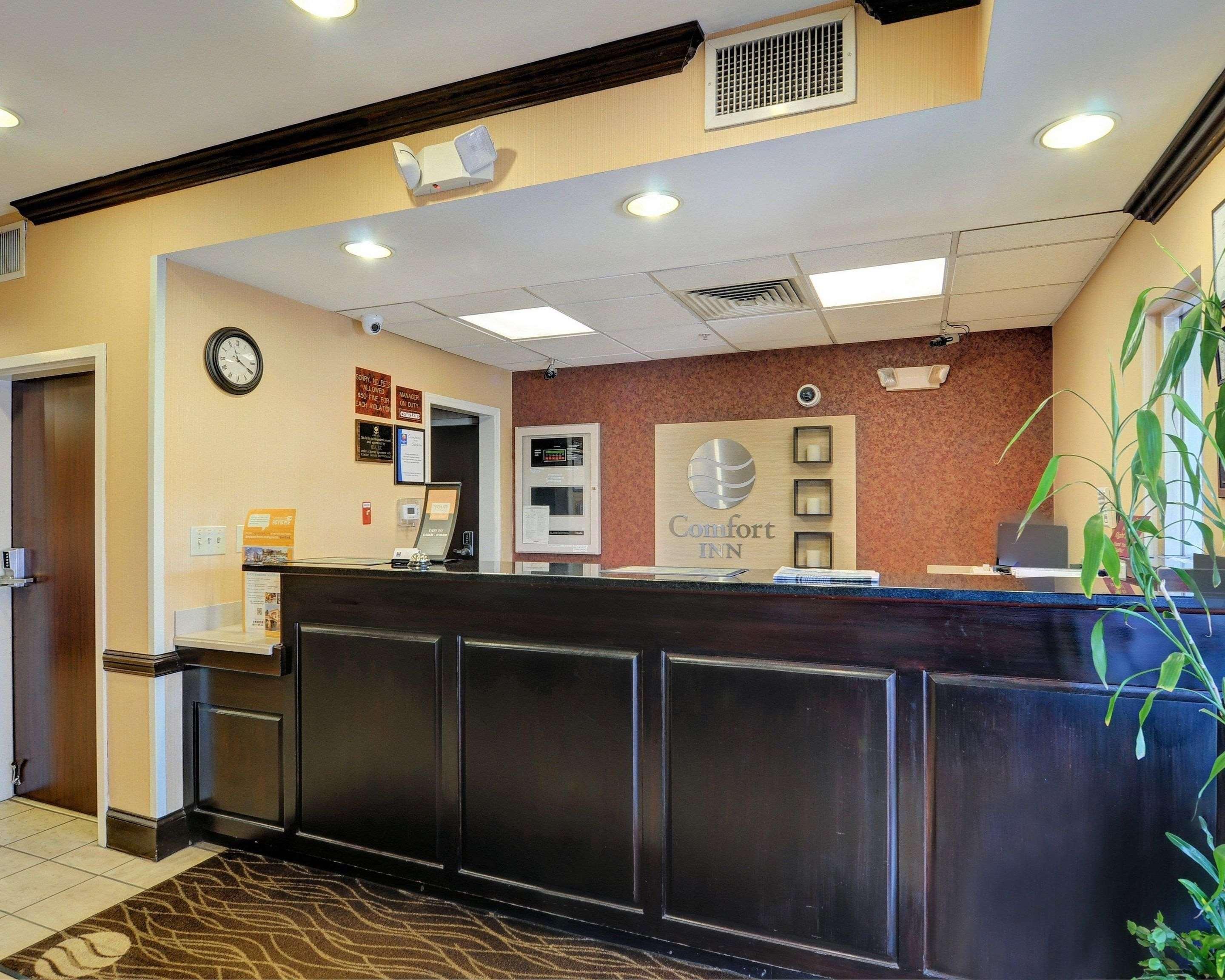 Comfort Inn & Suites Hillsville I-77 Exterior photo