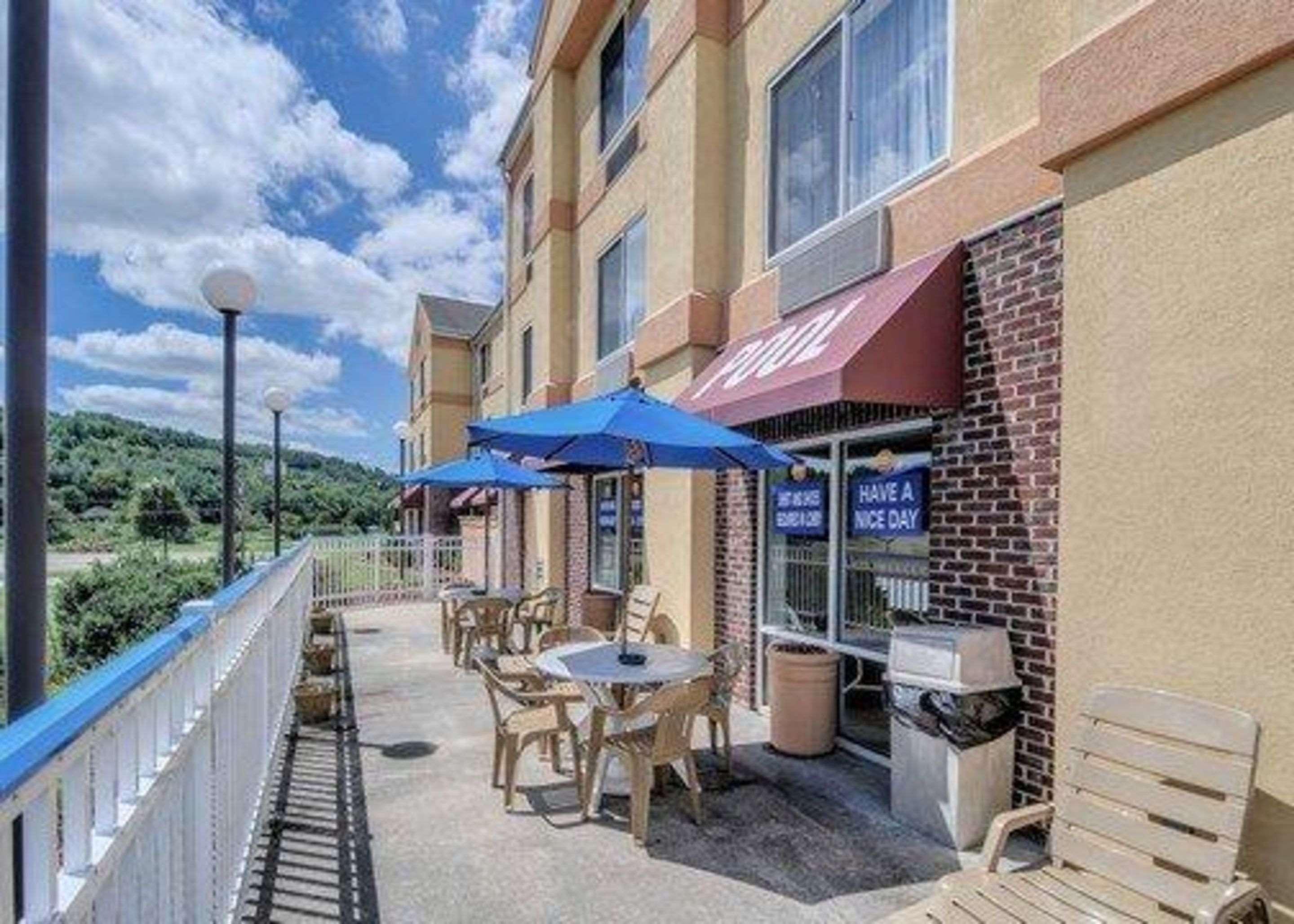 Comfort Inn & Suites Hillsville I-77 Exterior photo